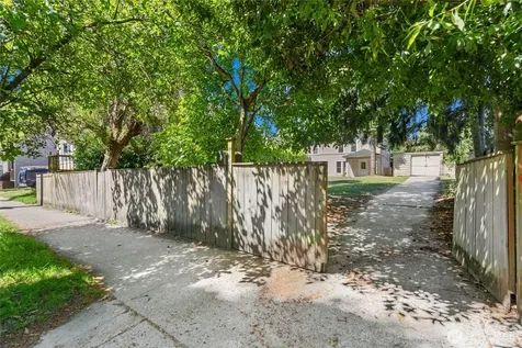 1443 22nd Avenue Seattle WA 98122