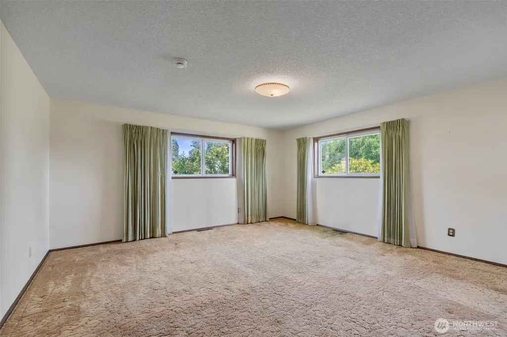3412 Russell Road Centralia WA 98531