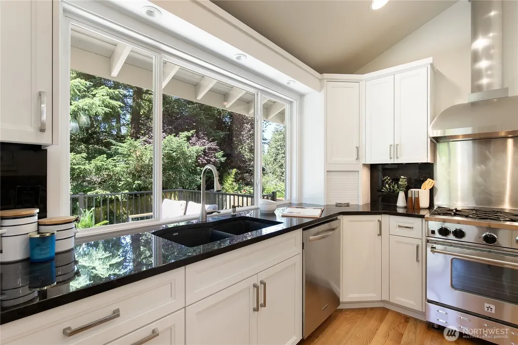 7235 87th Avenue SE Mercer Island WA 98040