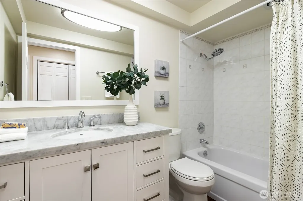 7235 87th Avenue SE Mercer Island WA 98040