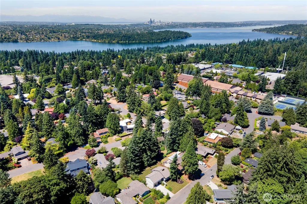 7235 87th Avenue SE Mercer Island WA 98040
