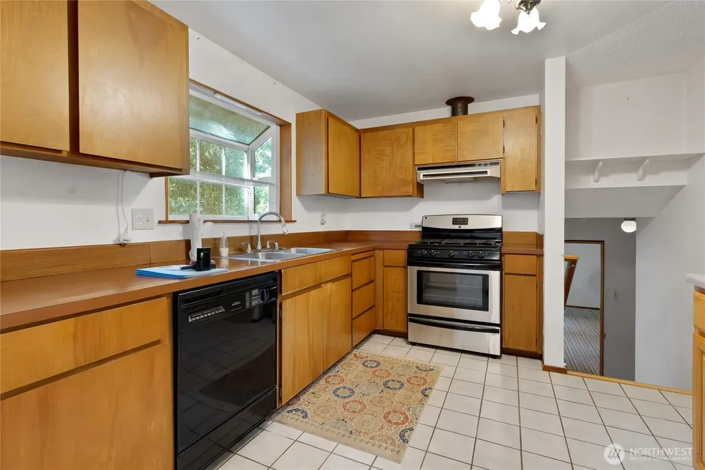 2704 24th Avenue Ct SE Puyallup WA 98374