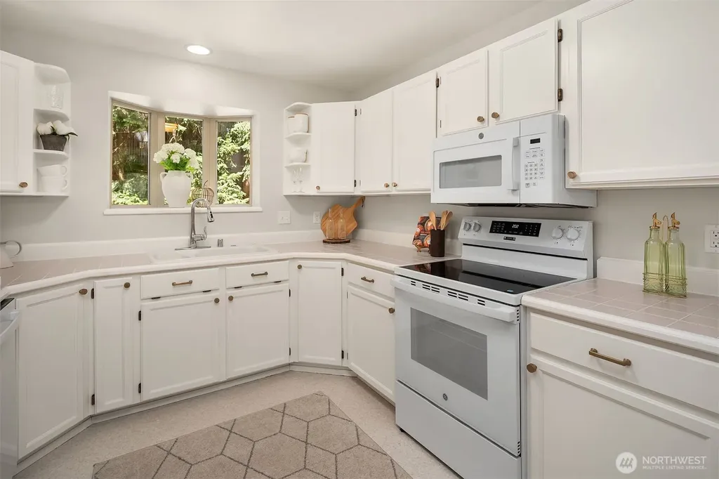 200 99th Avenue NE Bellevue WA 98004