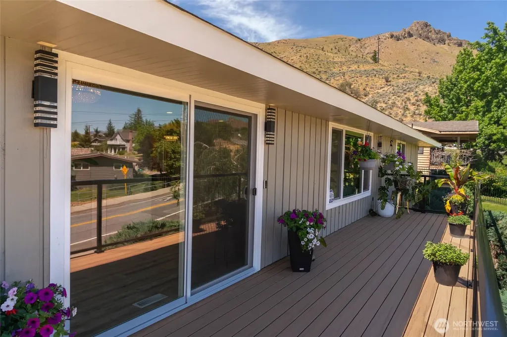1202 S Hills Drive Wenatchee WA 98801