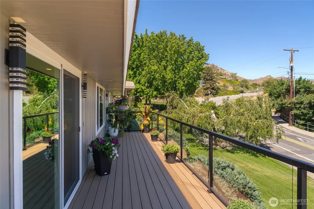 1202 S Hills Drive Wenatchee WA 98801