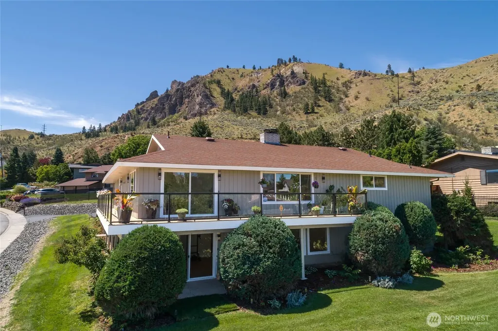 1202 S Hills Drive Wenatchee WA 98801