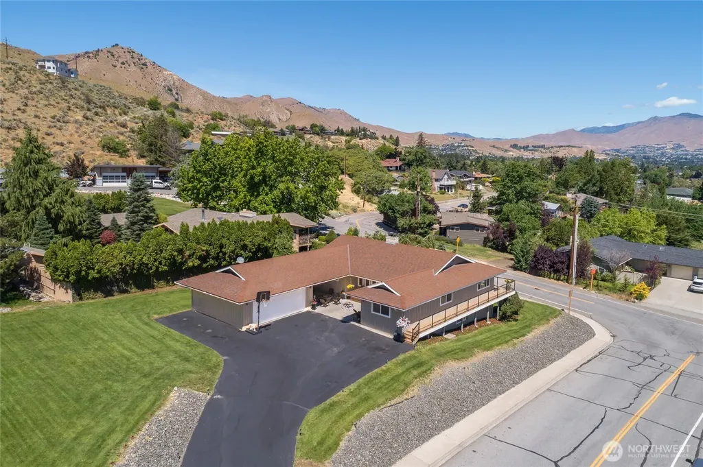 1202 S Hills Drive Wenatchee WA 98801
