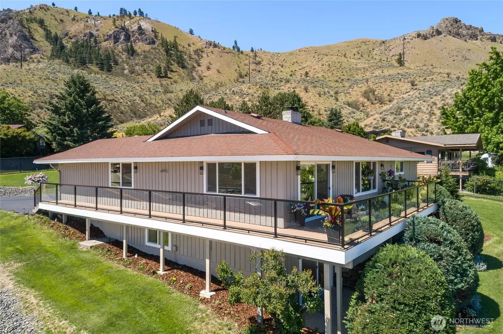 1202 S Hills Drive Wenatchee WA 98801