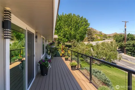 1202 S Hills Drive Wenatchee WA 98801