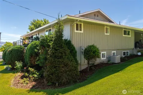 1202 S Hills Drive Wenatchee WA 98801