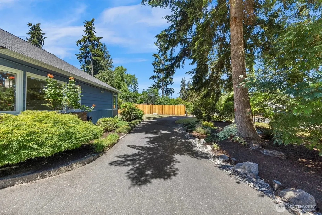 21702 84th Avenue W Edmonds WA 98026