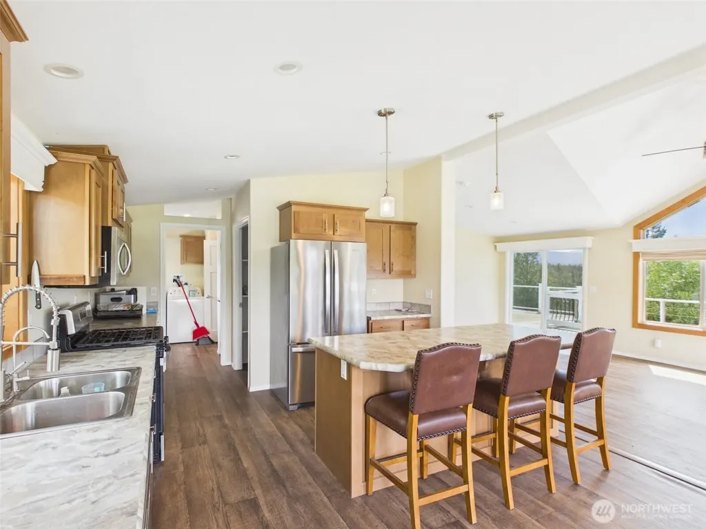 220 Center Road Republic WA 99166