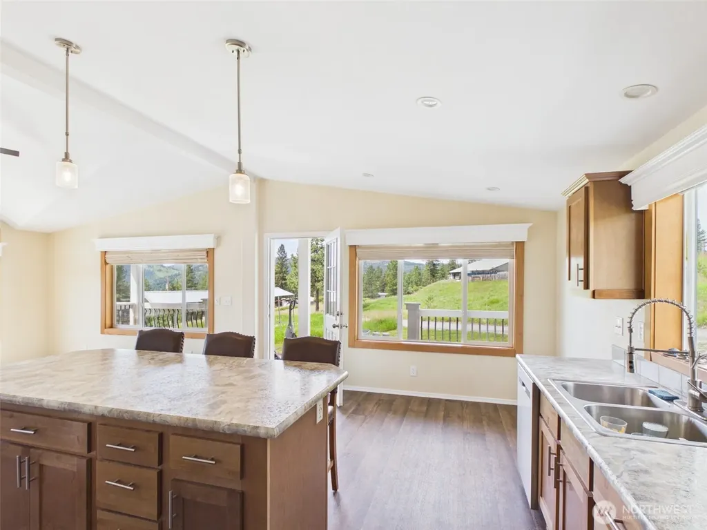 220 Center Road Republic WA 99166