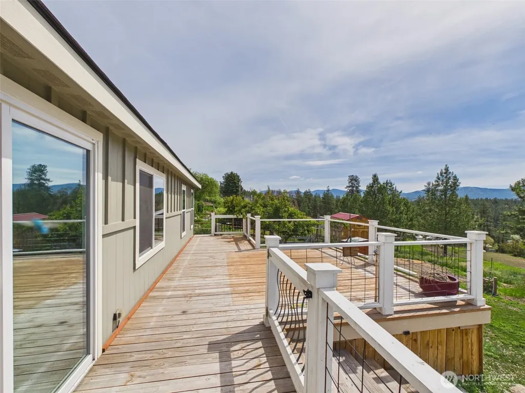 220 Center Road Republic WA 99166