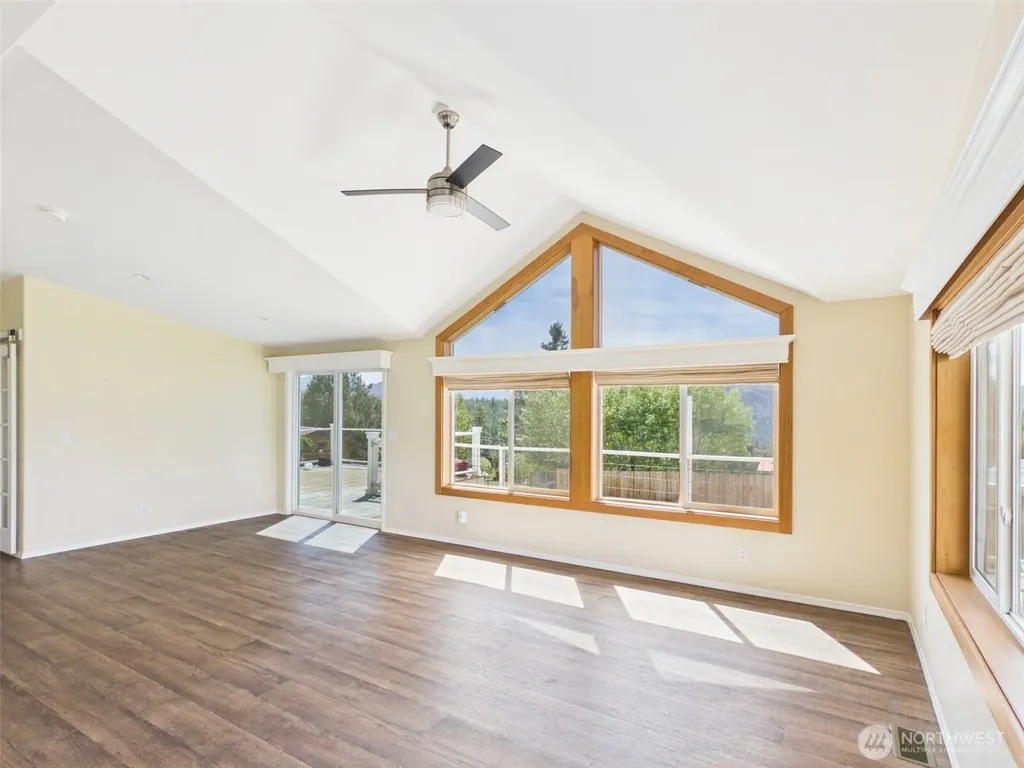 220 Center Road Republic WA 99166