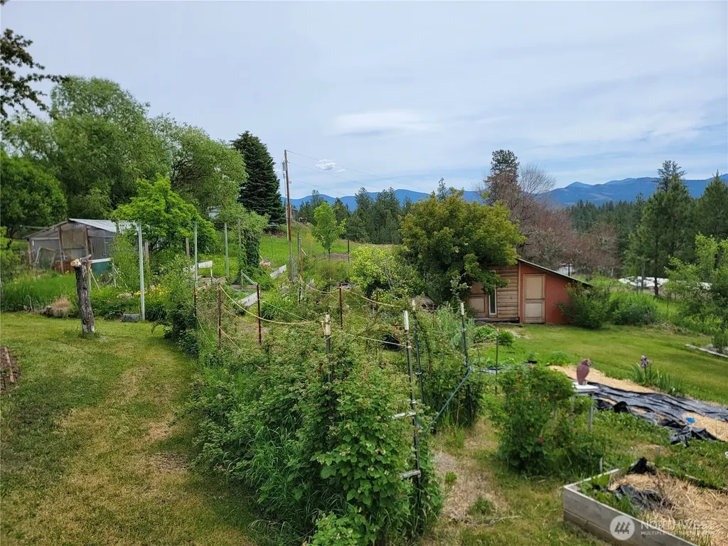 220 Center Road Republic WA 99166