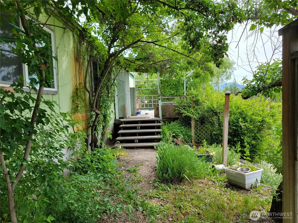 220 Center Road Republic WA 99166