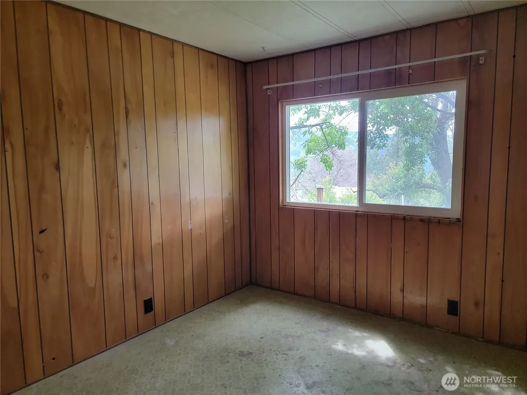 220 Center Road Republic WA 99166