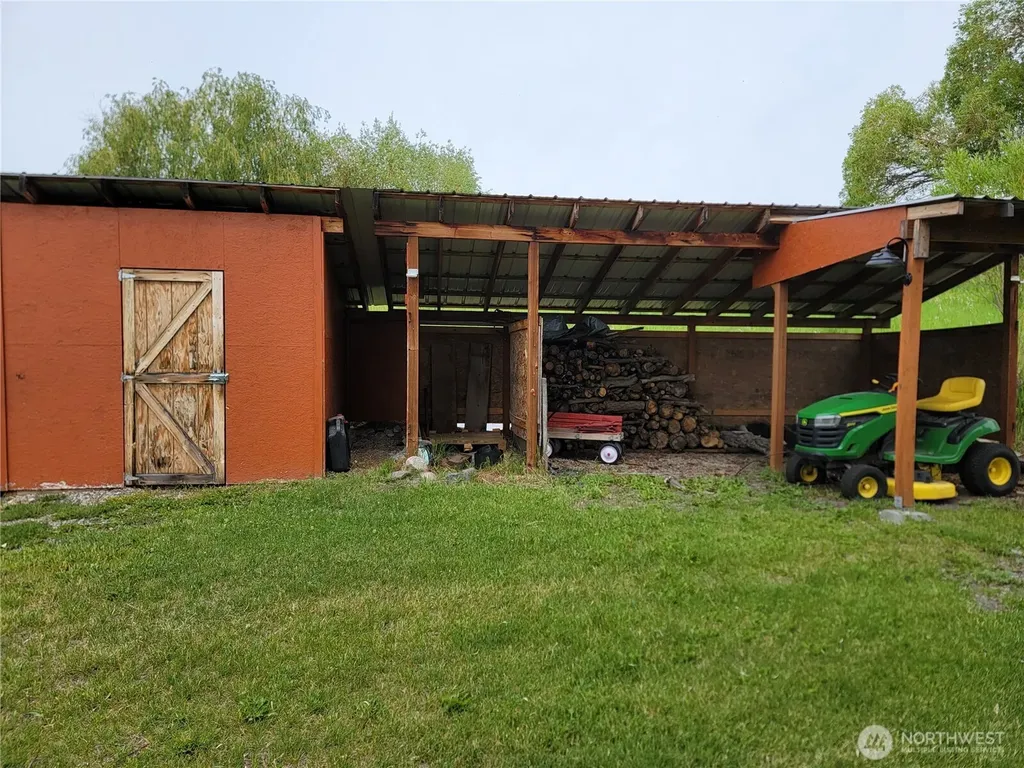 220 Center Road Republic WA 99166