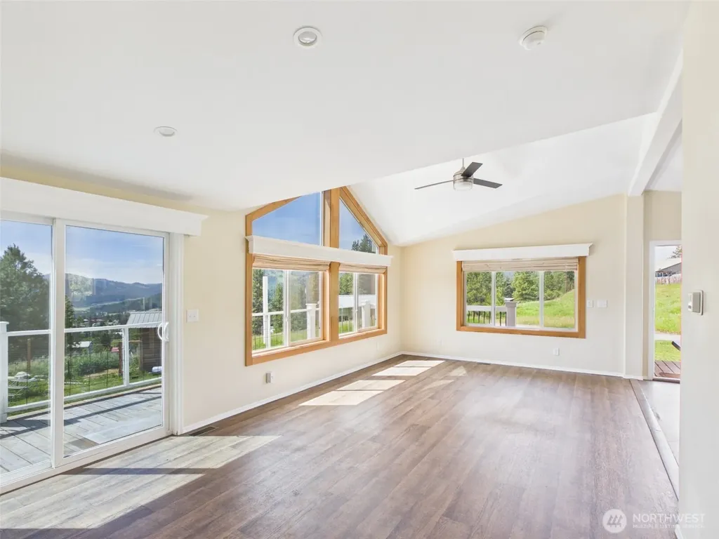 220 Center Road Republic WA 99166