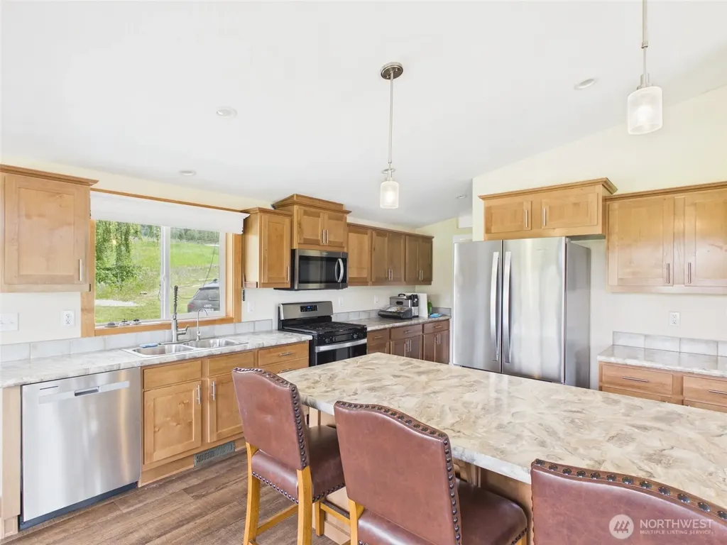 220 Center Road Republic WA 99166