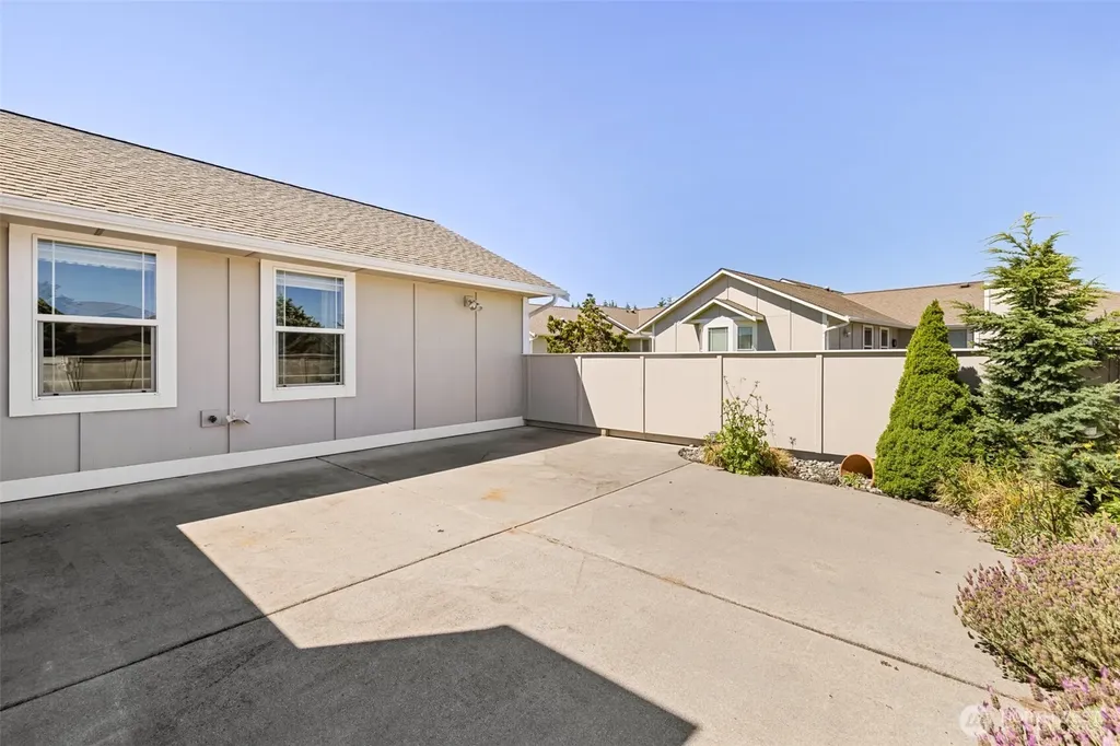 1017 N Minstrel Road Sequim WA 98382