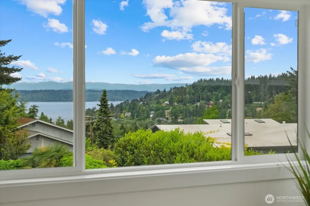 228 SW 183rd Street Normandy Park WA 98166