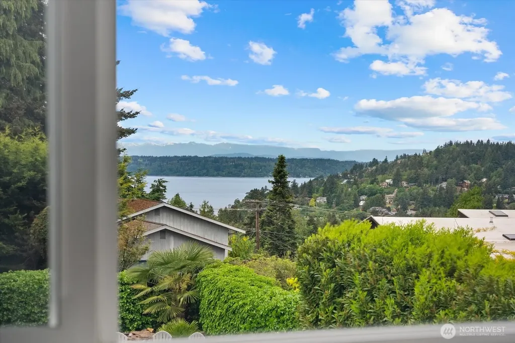 228 SW 183rd Street Normandy Park WA 98166