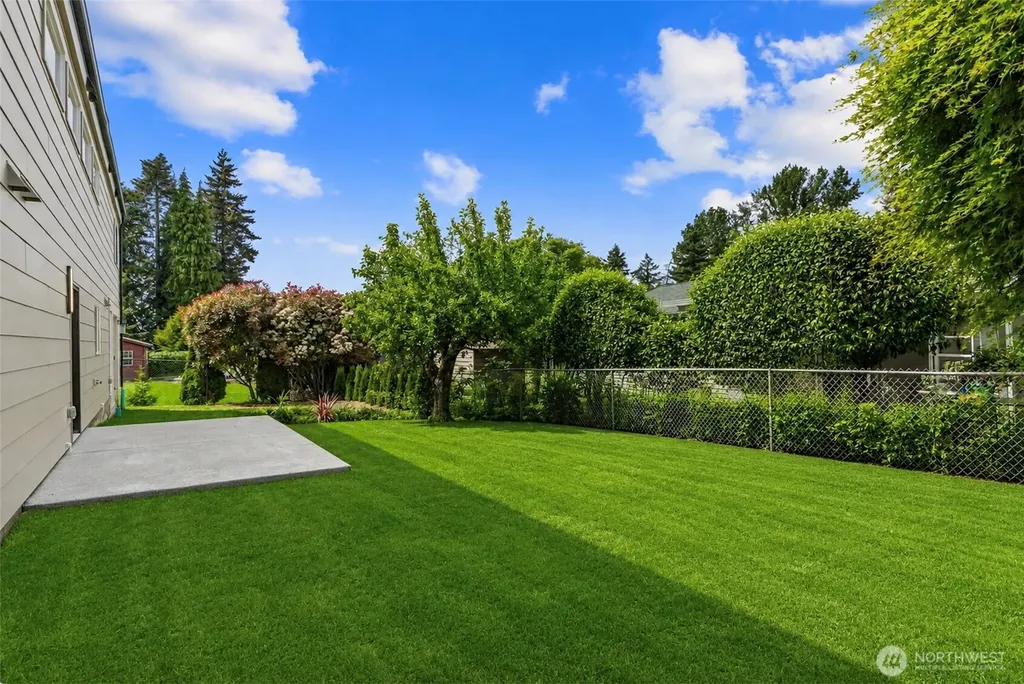 228 SW 183rd Street Normandy Park WA 98166