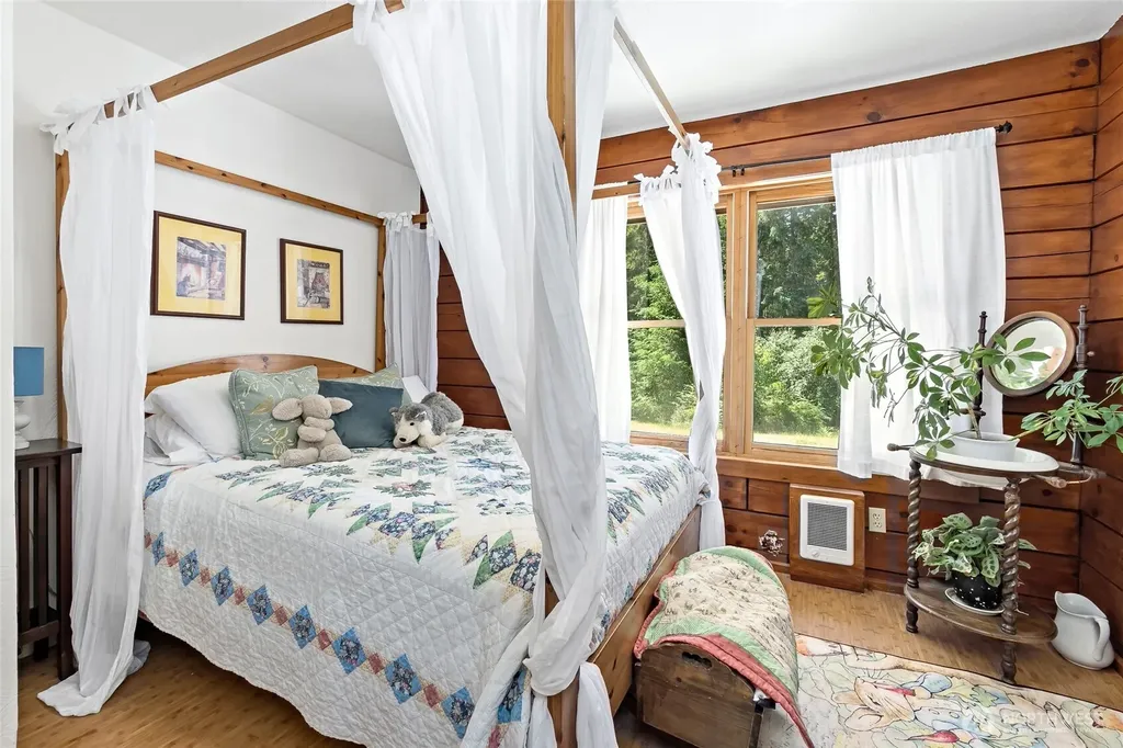 1350 E Webb Hill Road Union WA 98592