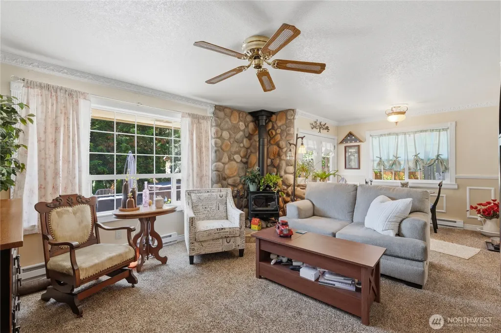 2408 N Greeley Drive Kelso WA 98626