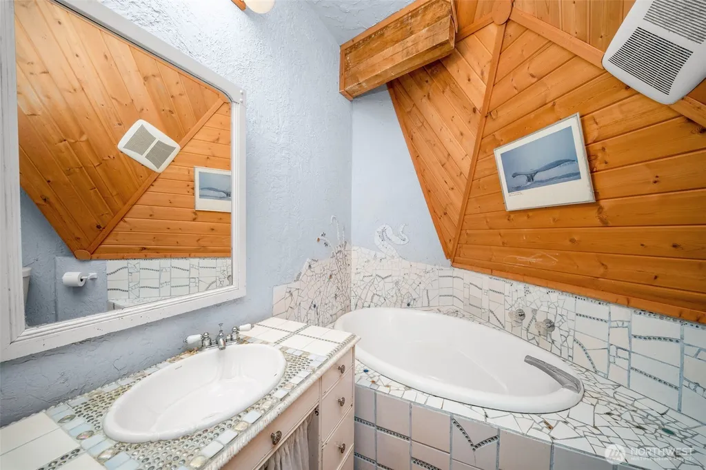 12 SE Oyster Beach Road Shelton WA 98584