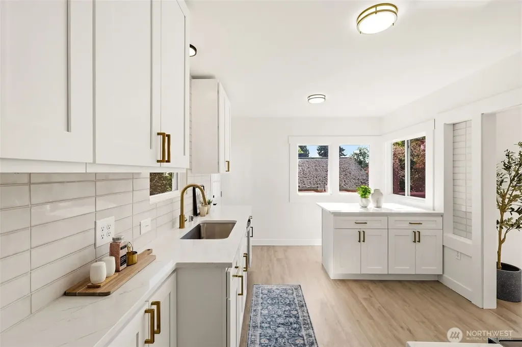 515 N 122nd Street Seattle WA 98133