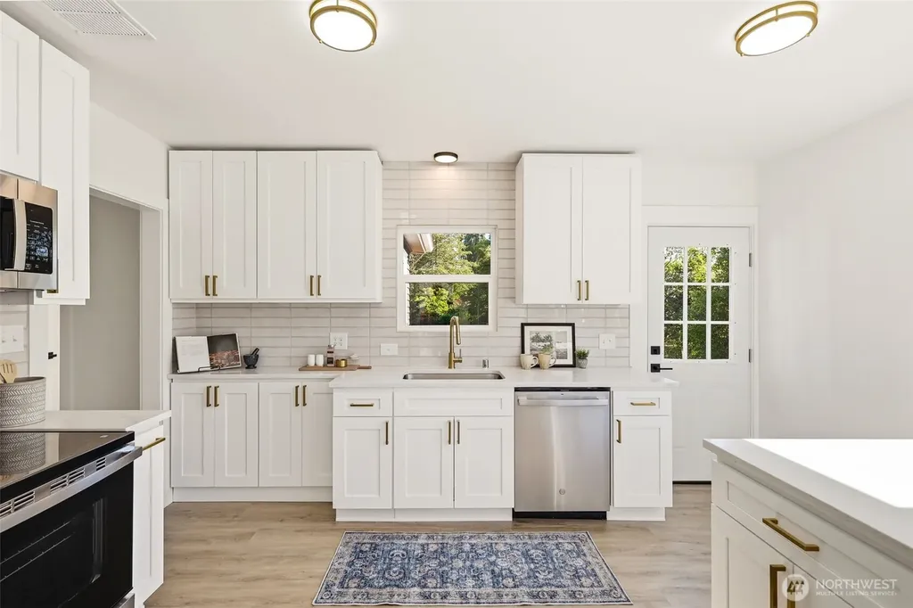 515 N 122nd Street Seattle WA 98133