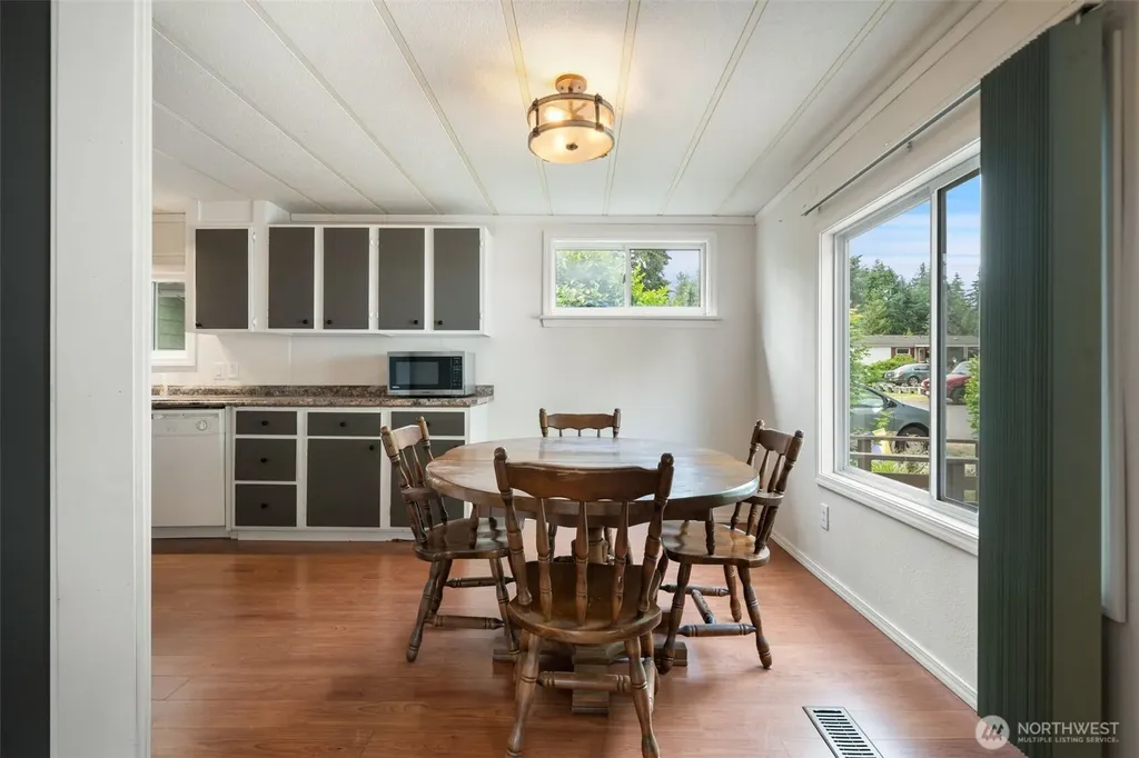 6521 SE Mile Hill Drive Port Orchard WA 98366