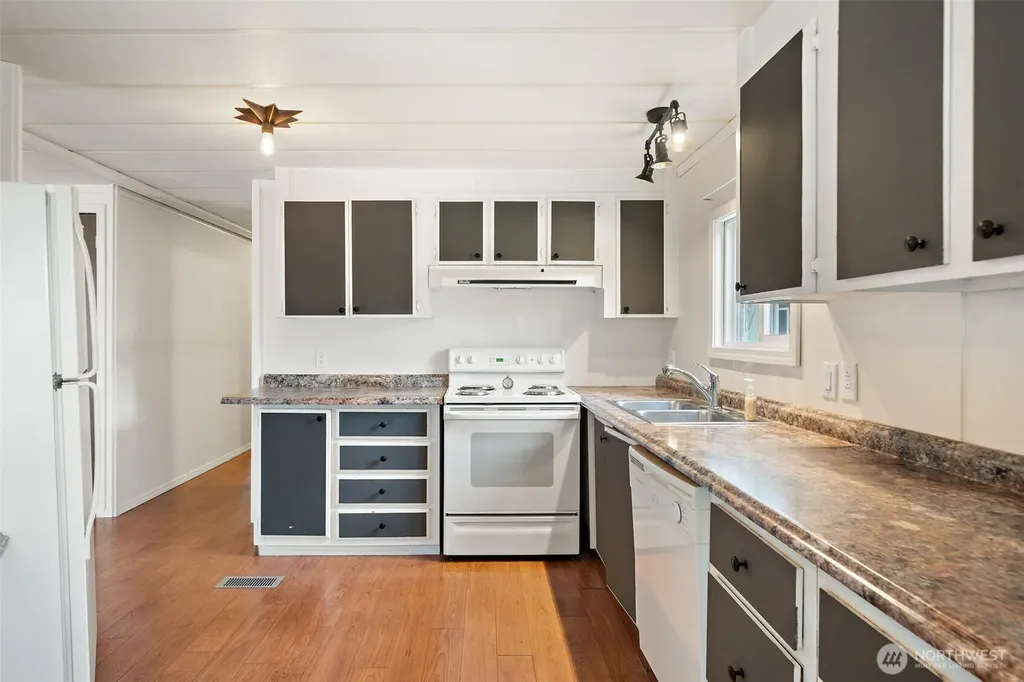6521 SE Mile Hill Drive Port Orchard WA 98366
