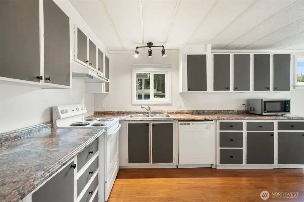 6521 SE Mile Hill Drive Port Orchard WA 98366