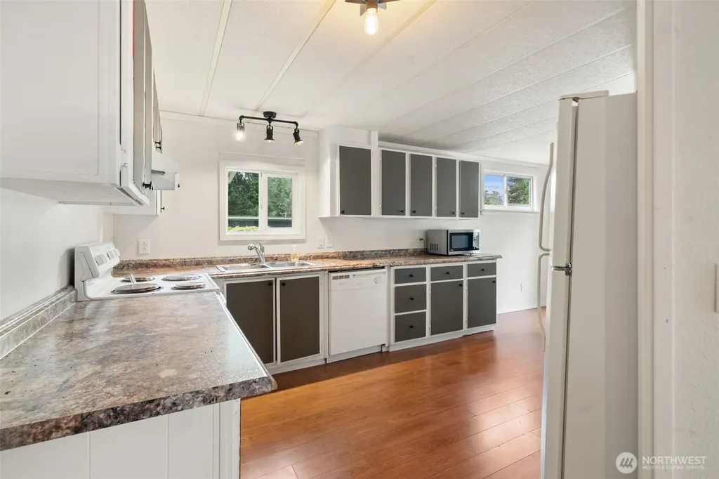 6521 SE Mile Hill Drive Port Orchard WA 98366