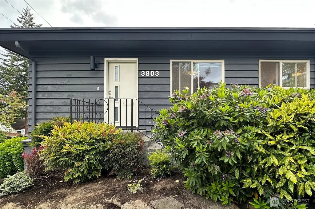3803 Carr Place N Seattle WA 98103