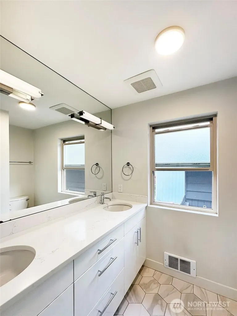 3803 Carr Place N Seattle WA 98103