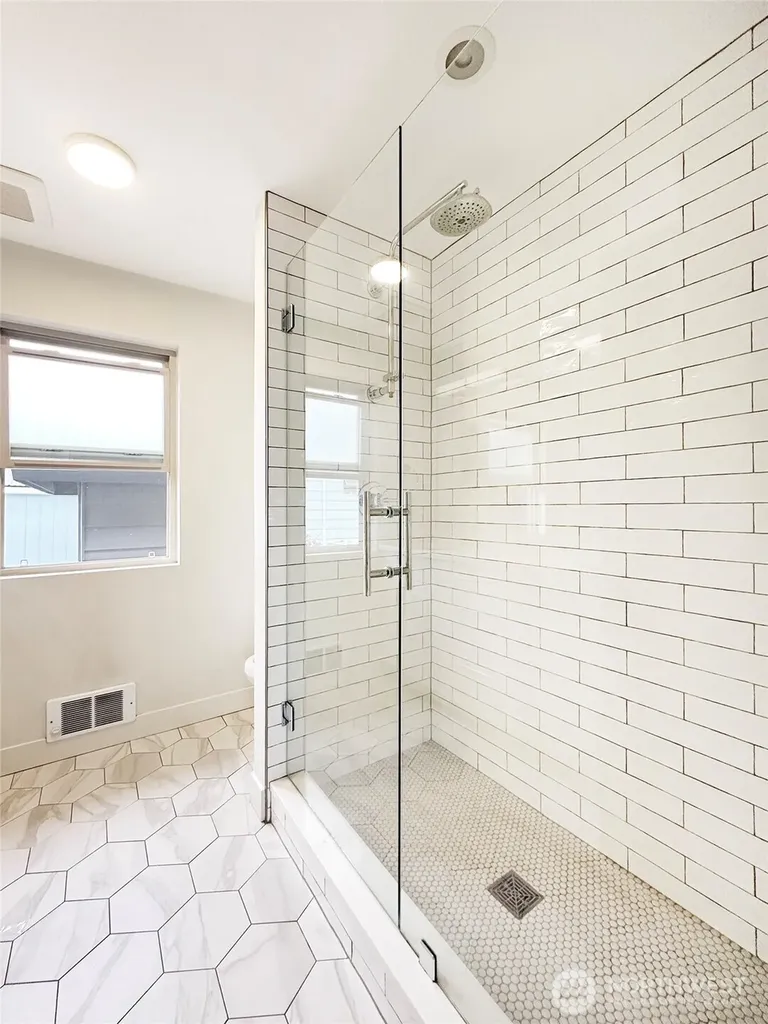 3803 Carr Place N Seattle WA 98103