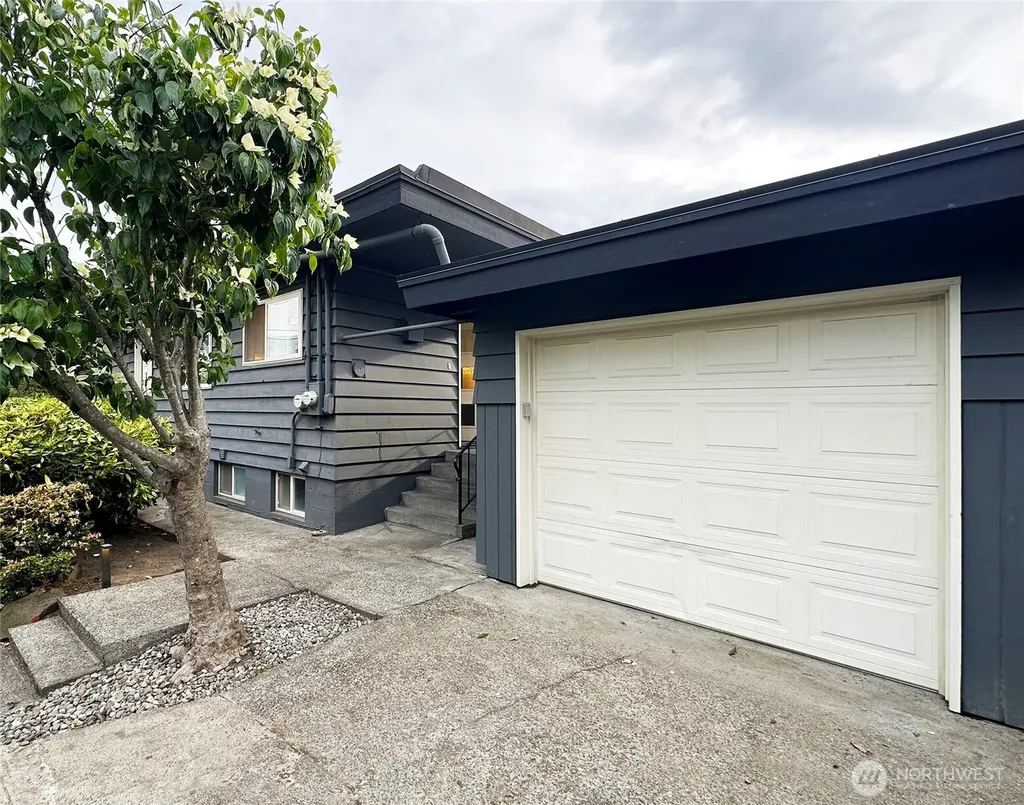 3803 Carr Place N Seattle WA 98103