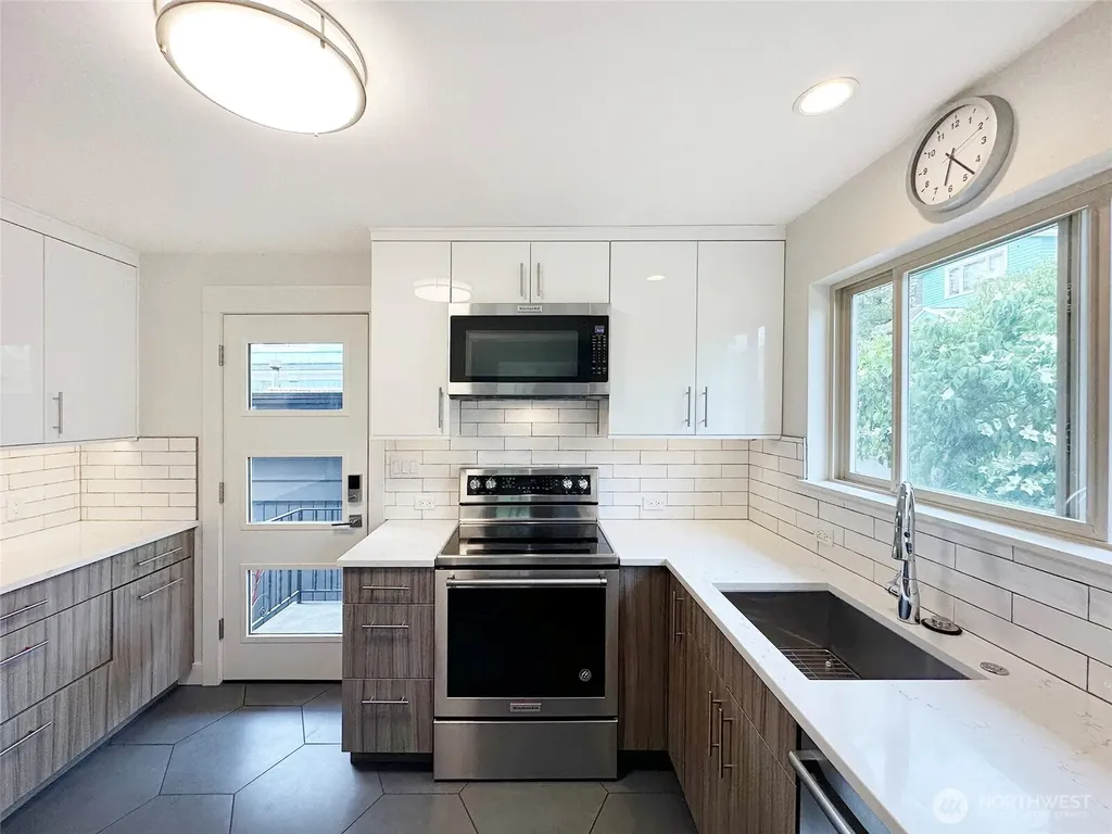 3803 Carr Place N Seattle WA 98103