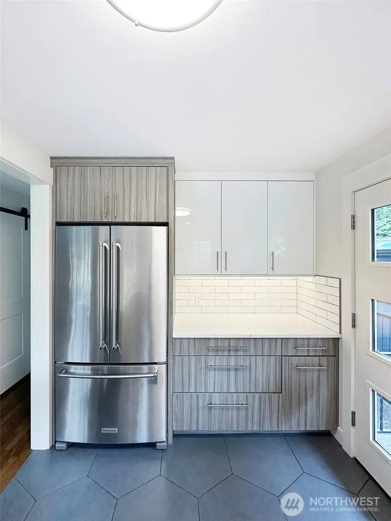 3803 Carr Place N Seattle WA 98103
