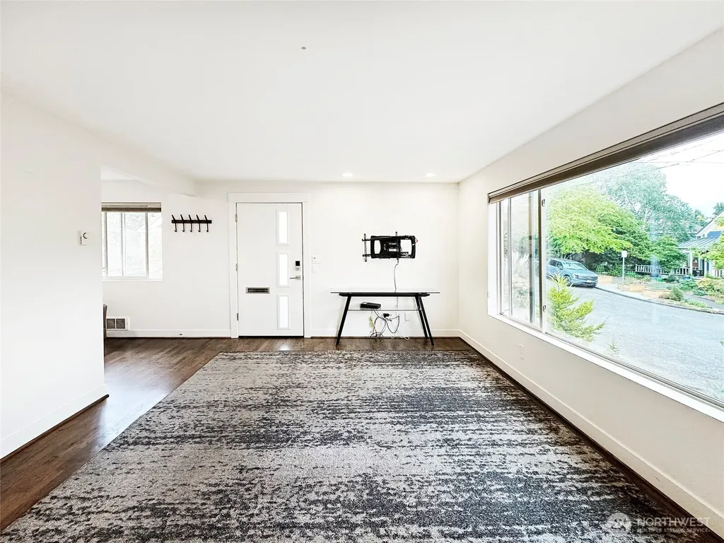 3803 Carr Place N Seattle WA 98103
