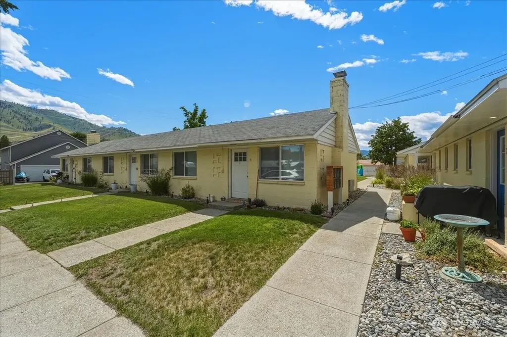 315 W Gibson Avenue Chelan WA 98816