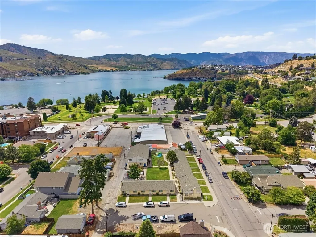 315 W Gibson Avenue Chelan WA 98816