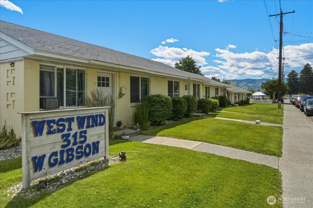 315 W Gibson Avenue Chelan WA 98816