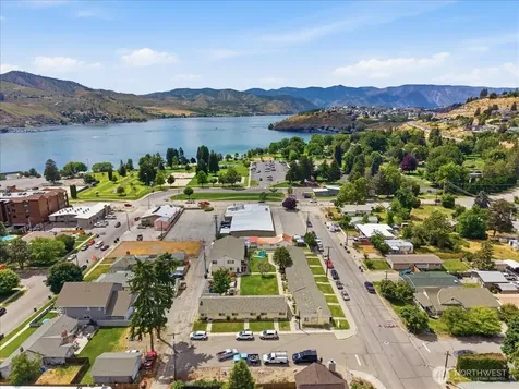 315 W Gibson Avenue Chelan WA 98816