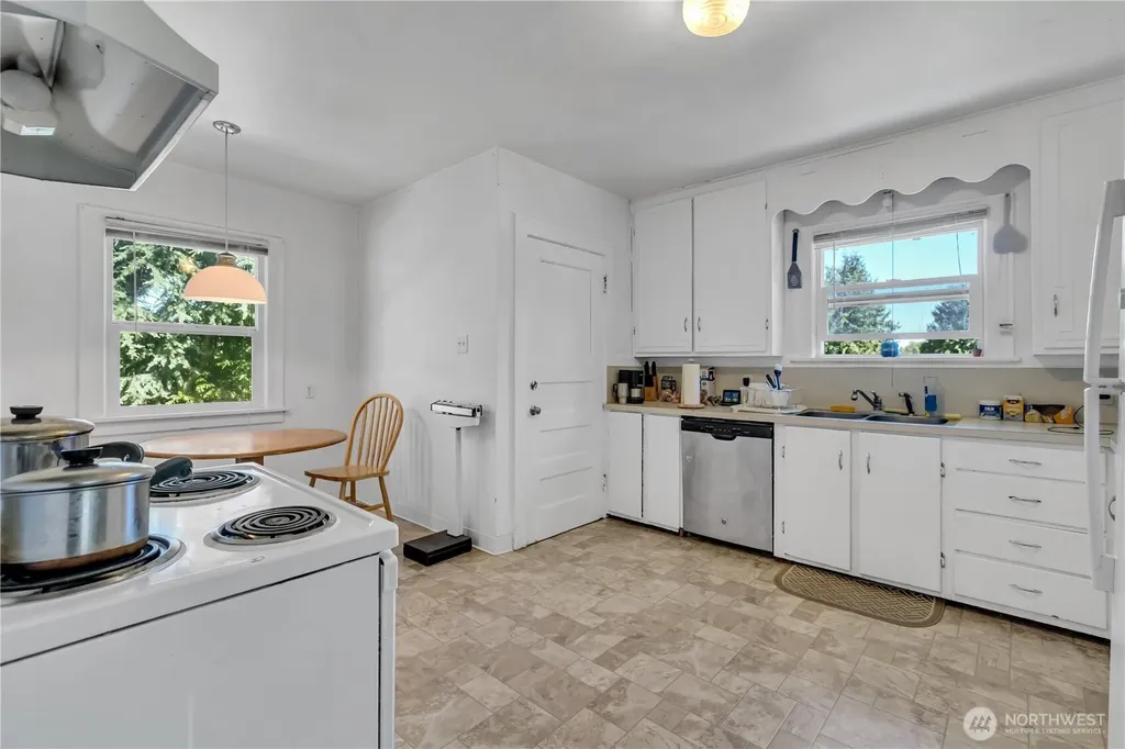 13025 Ambaum Boulevard SW Burien WA 98146